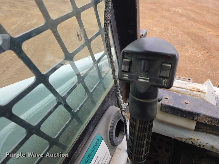 image for item ES2848 2002 Bobcat 753 skid steer loader