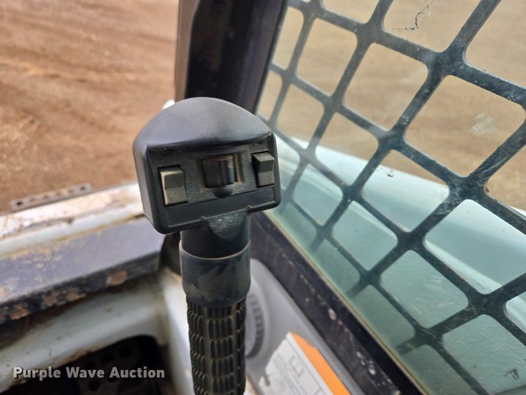 image for item ES2848 2002 Bobcat 753 skid steer loader