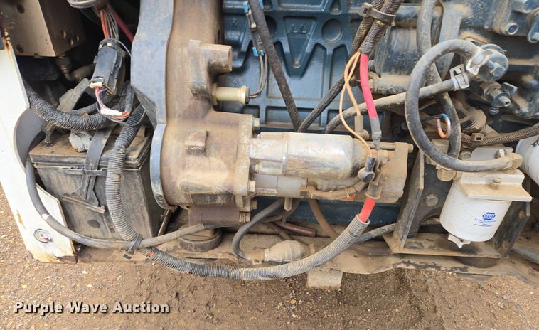 image for item ES2848 2002 Bobcat 753 skid steer loader