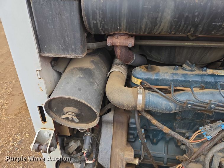 image for item ES2848 2002 Bobcat 753 skid steer loader