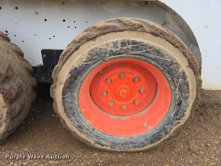 image for item ES2848 2002 Bobcat 753 skid steer loader