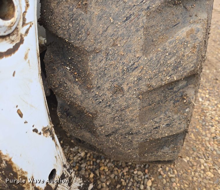 image for item ES2848 2002 Bobcat 753 skid steer loader