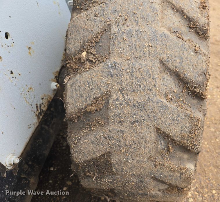 image for item ES2848 2002 Bobcat 753 skid steer loader