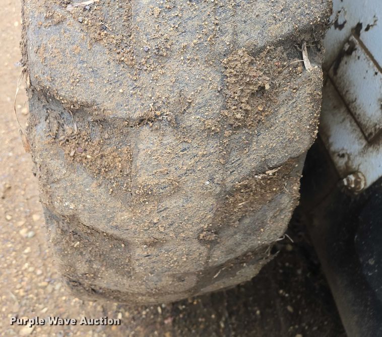 image for item ES2848 2002 Bobcat 753 skid steer loader