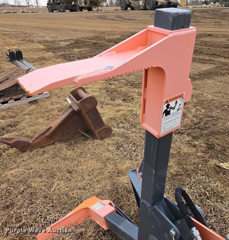 image for item ES2862 Raytree RMTG70 skid steer tire grabber