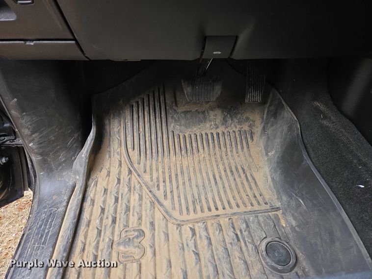 image for item ES2953 2021 RAM 1500 Crew Cab pickup truck