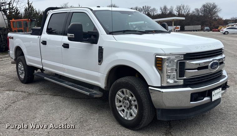 image for item ES5012 2018 Ford F350 Crew Cab pickup truck