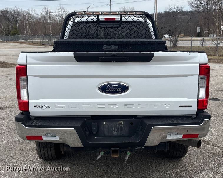 image for item ES5012 2018 Ford F350 Crew Cab pickup truck