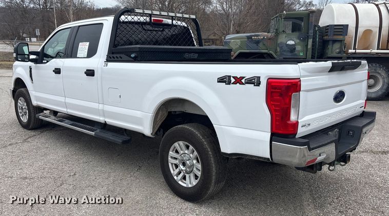 image for item ES5012 2018 Ford F350 Crew Cab pickup truck