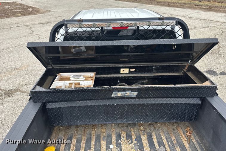 image for item ES5012 2018 Ford F350 Crew Cab pickup truck