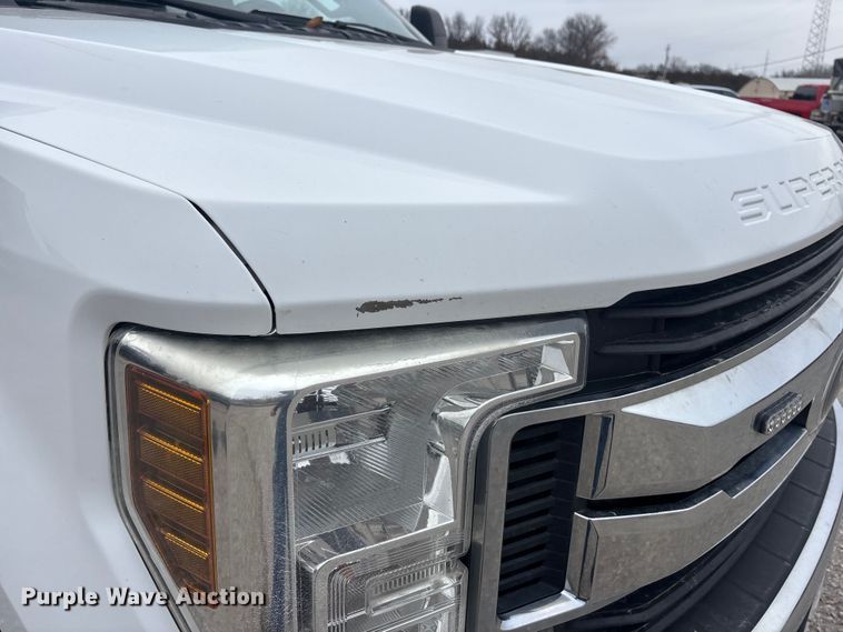 image for item ES5012 2018 Ford F350 Crew Cab pickup truck