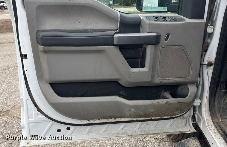 image for item ES5012 2018 Ford F350 Crew Cab pickup truck