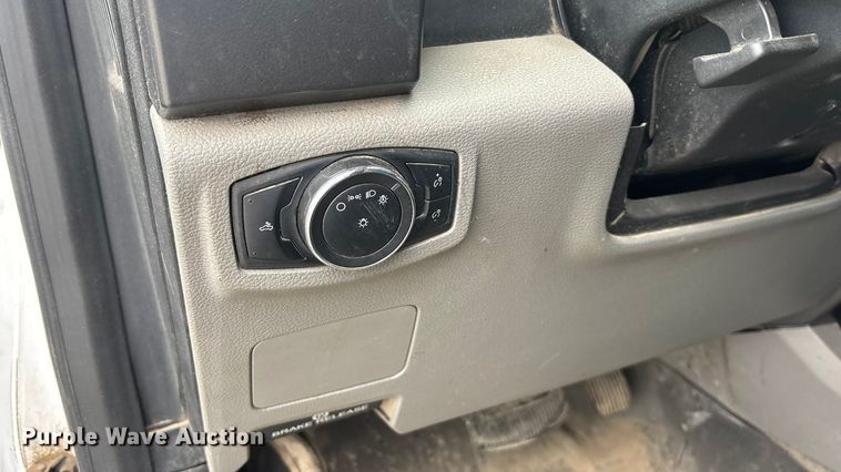 image for item ES5012 2018 Ford F350 Crew Cab pickup truck