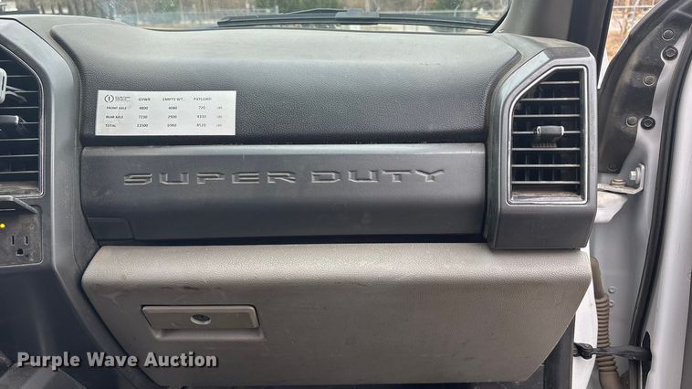 image for item ES5012 2018 Ford F350 Crew Cab pickup truck