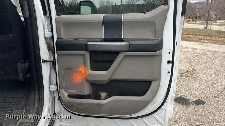 image for item ES5012 2018 Ford F350 Crew Cab pickup truck