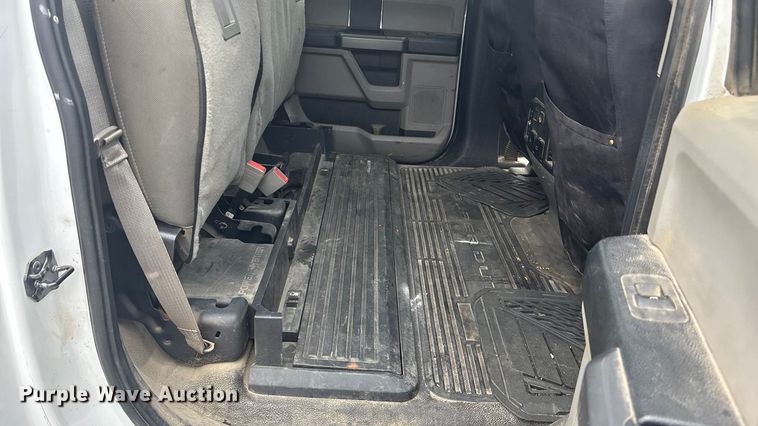 image for item ES5012 2018 Ford F350 Crew Cab pickup truck