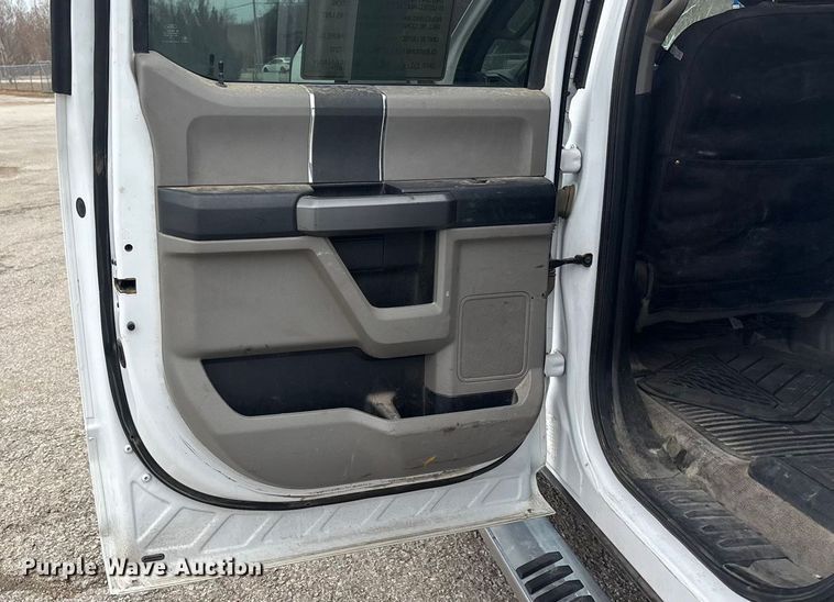 image for item ES5012 2018 Ford F350 Crew Cab pickup truck