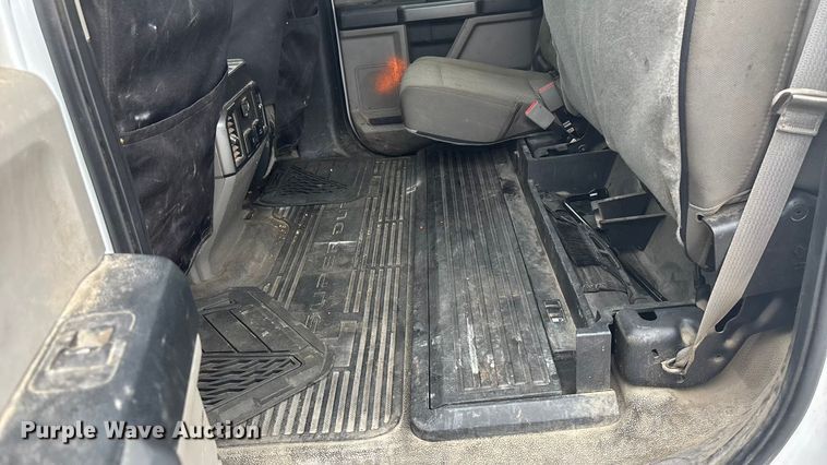 image for item ES5012 2018 Ford F350 Crew Cab pickup truck