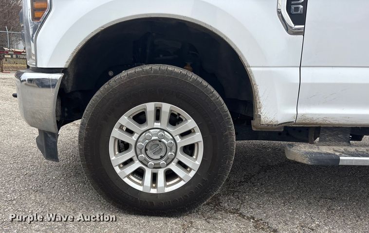 image for item ES5012 2018 Ford F350 Crew Cab pickup truck