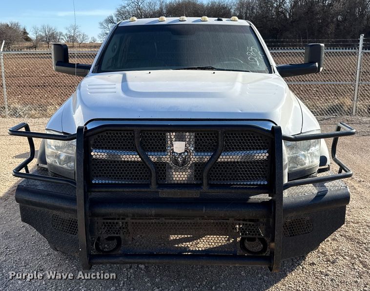 image for item ES5813 2016 RAM 5500 truck cab and chassis