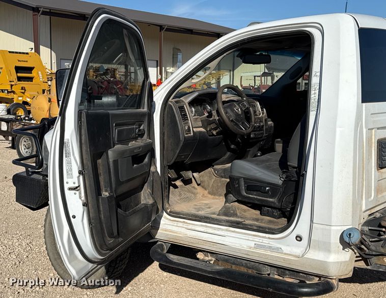 image for item ES5813 2016 RAM 5500 truck cab and chassis
