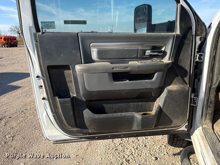 image for item ES5813 2016 RAM 5500 truck cab and chassis