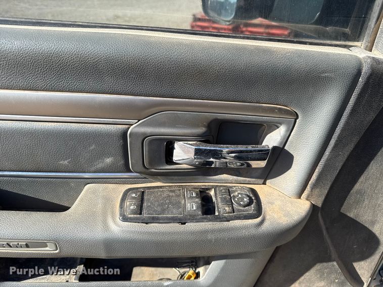 image for item ES5813 2016 RAM 5500 truck cab and chassis