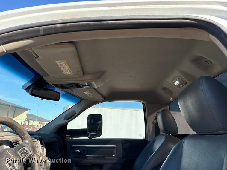 image for item ES5813 2016 RAM 5500 truck cab and chassis