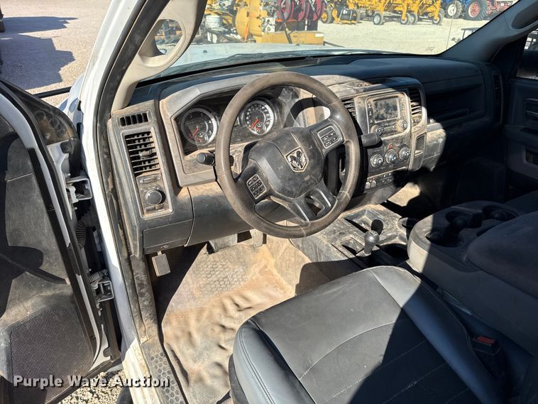 image for item ES5813 2016 RAM 5500 truck cab and chassis