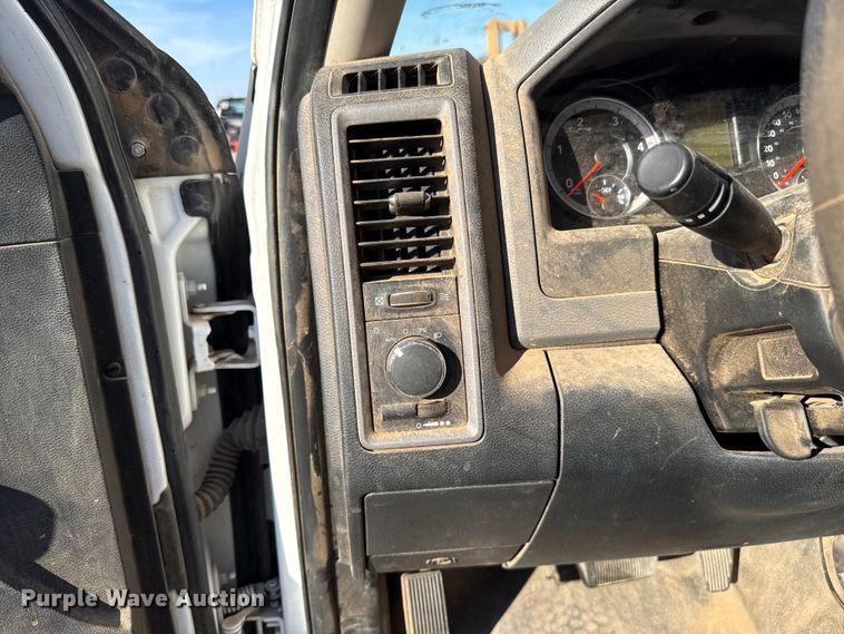 image for item ES5813 2016 RAM 5500 truck cab and chassis