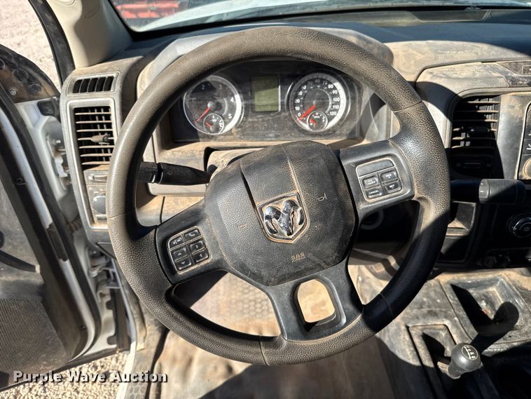 image for item ES5813 2016 RAM 5500 truck cab and chassis