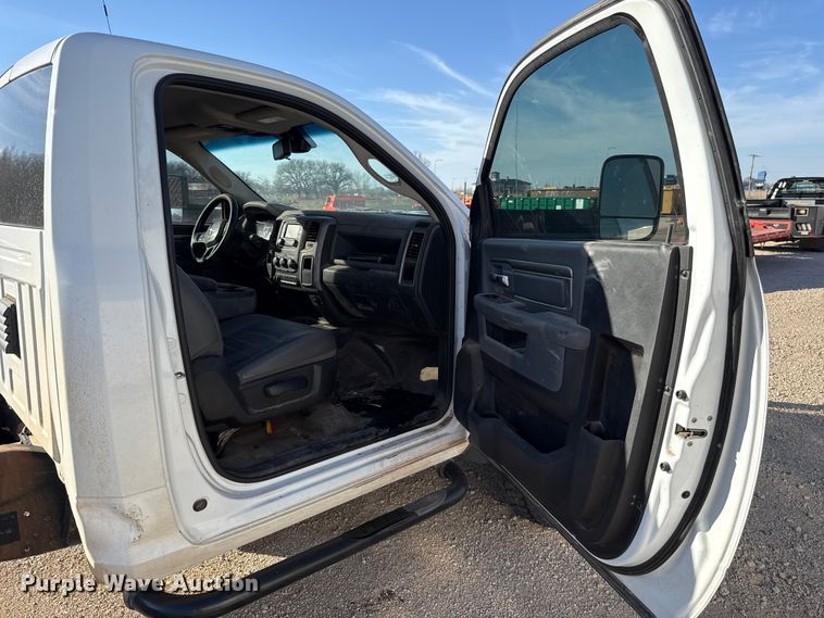 image for item ES5813 2016 RAM 5500 truck cab and chassis