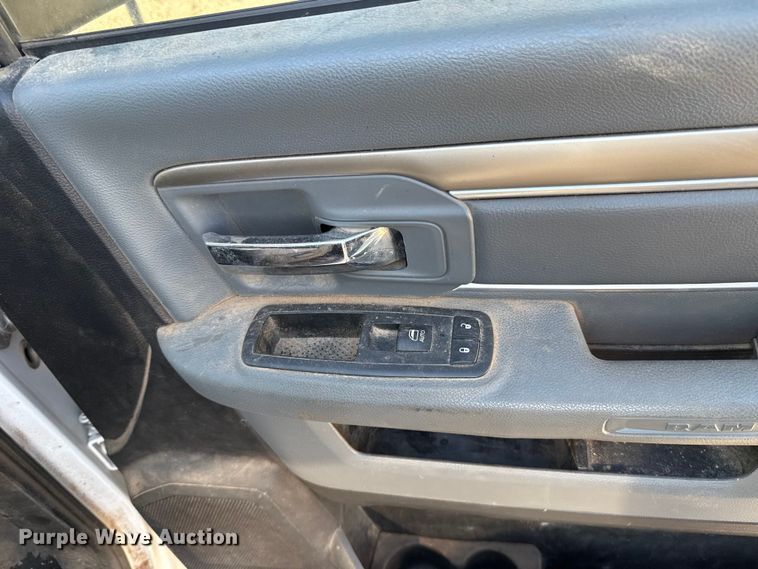 image for item ES5813 2016 RAM 5500 truck cab and chassis