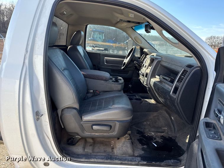 image for item ES5813 2016 RAM 5500 truck cab and chassis