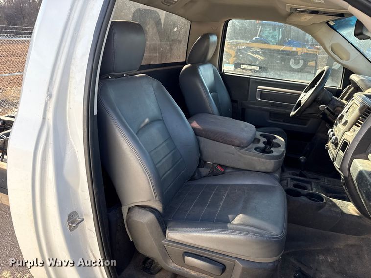 image for item ES5813 2016 RAM 5500 truck cab and chassis