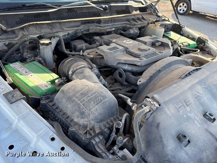 image for item ES5813 2016 RAM 5500 truck cab and chassis