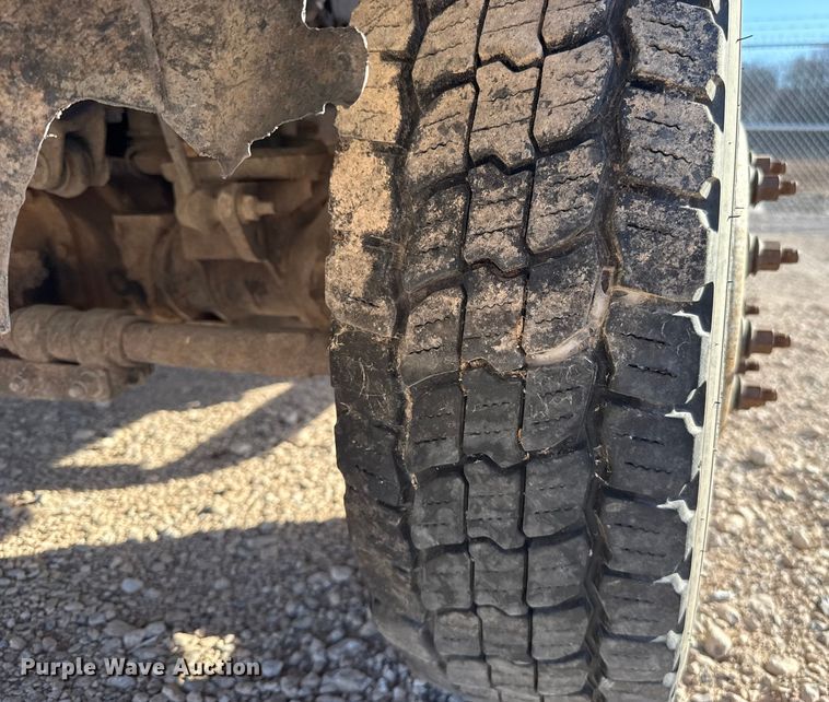 image for item ES5813 2016 RAM 5500 truck cab and chassis