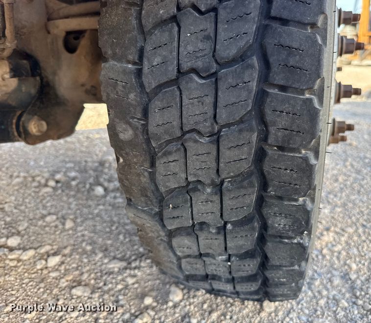 image for item ES5813 2016 RAM 5500 truck cab and chassis