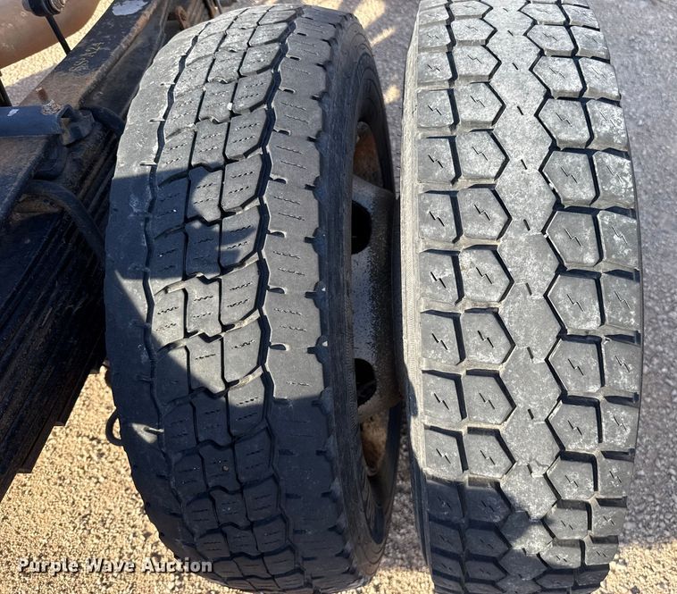 image for item ES5813 2016 RAM 5500 truck cab and chassis