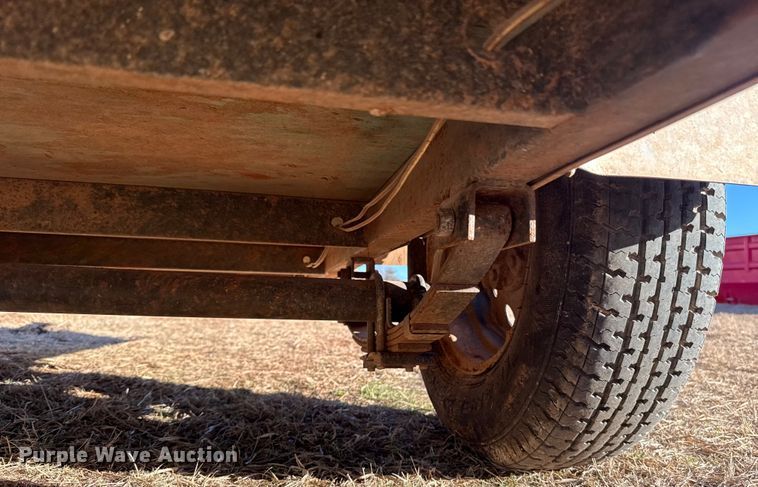 image for item ES5835 2015 Lark United Manufacturing LLC VT6X12SA enclosed cargo trailer