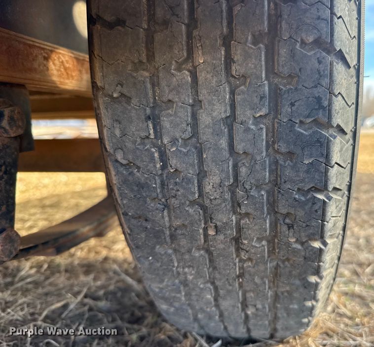 image for item ES5835 2015 Lark United Manufacturing LLC VT6X12SA enclosed cargo trailer