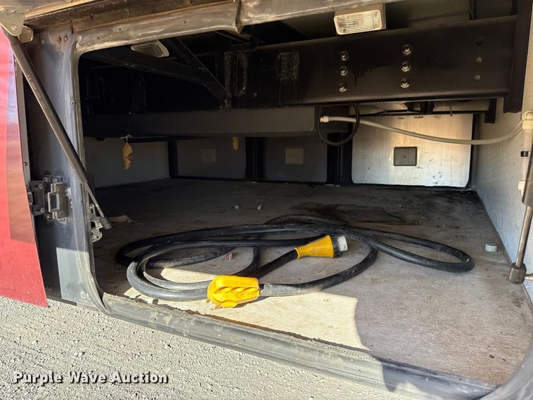 image for item ES5853 2005 Coachman Encore 380DS RV