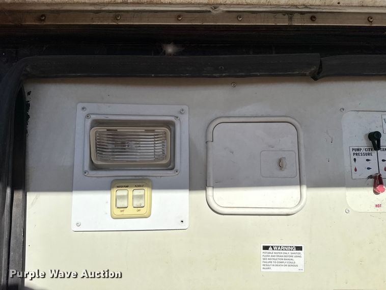 image for item ES5853 2005 Coachman Encore 380DS RV