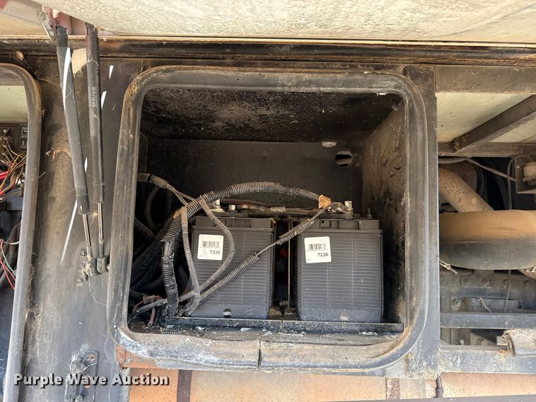 image for item ES5853 2005 Coachman Encore 380DS RV