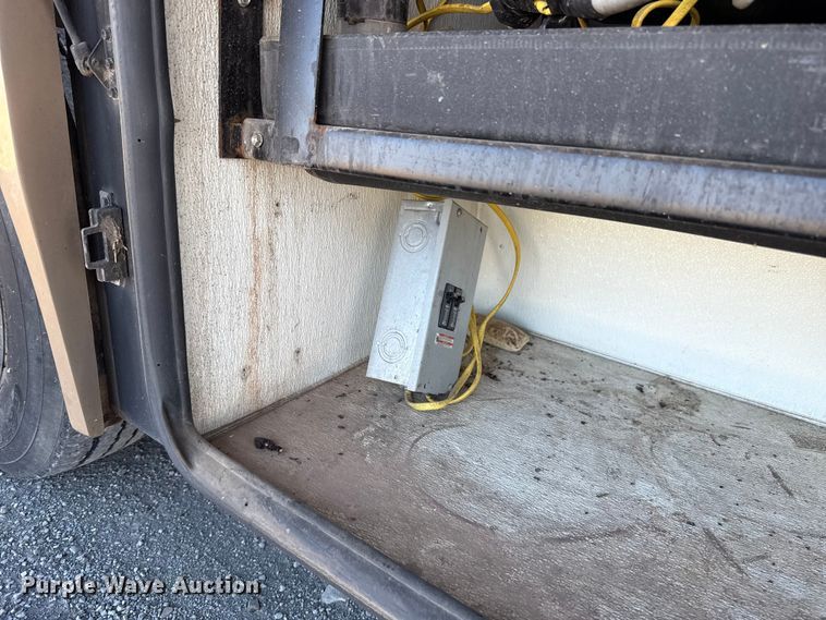 image for item ES5853 2005 Coachman Encore 380DS RV