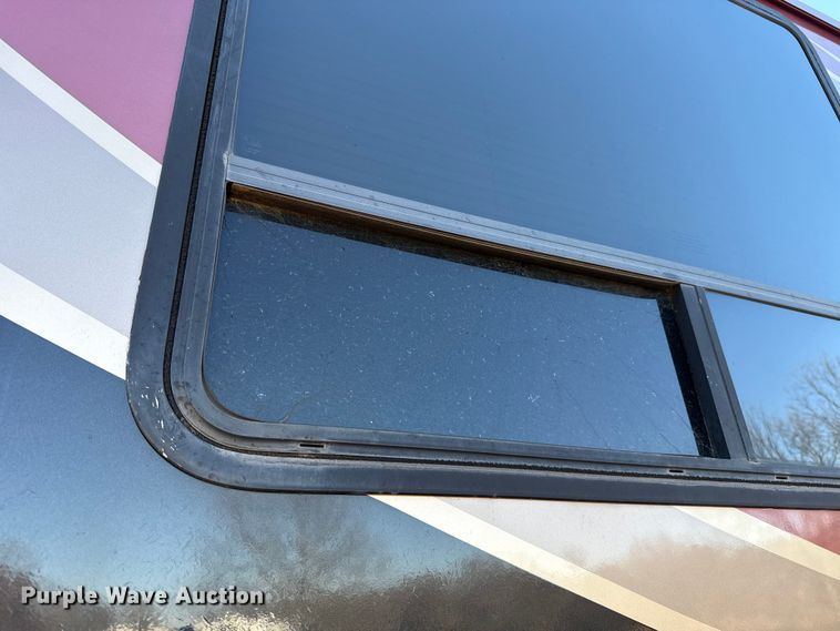 image for item ES5853 2005 Coachman Encore 380DS RV