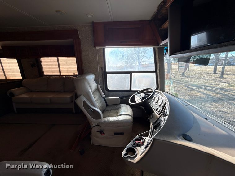 image for item ES5853 2005 Coachman Encore 380DS RV