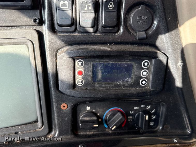 image for item ES5853 2005 Coachman Encore 380DS RV