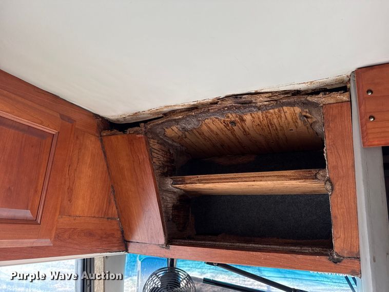 image for item ES5853 2005 Coachman Encore 380DS RV