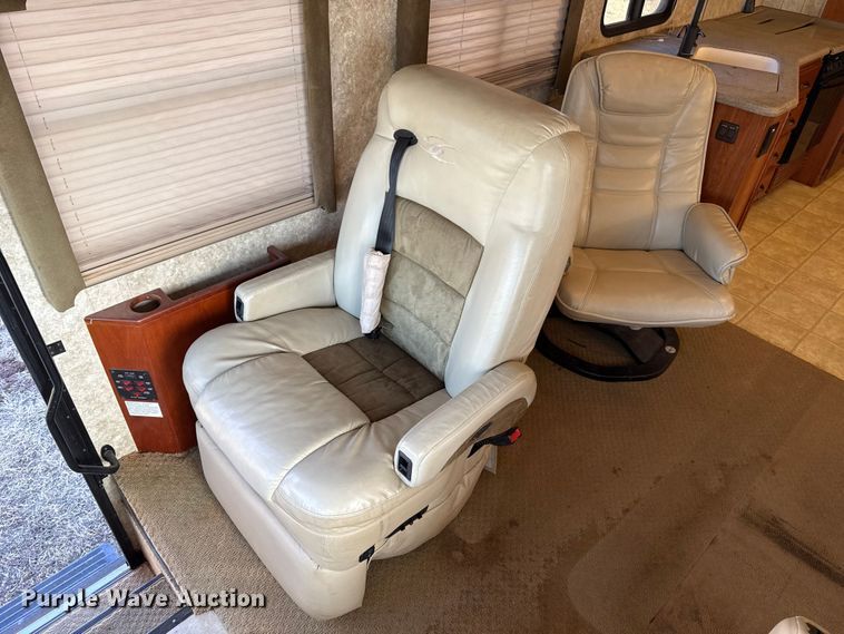 image for item ES5853 2005 Coachman Encore 380DS RV